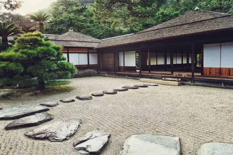 Sửa nhà kiểu cổ thành không gian sống trẻ trung
